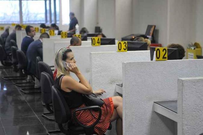 O parcelamento poderá ser feito pelo site do Detran-DF ou nos postos de atendimento do Detran e do Na Hora(foto: Minervino Junior/CB/D.A Press) O parcelamento poderá ser feito pelo site do Detran-DF ou nos postos de atendimento do Detran e do Na Hora(foto: Minervino Junior/CB/D.A Press)