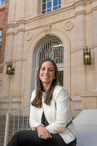 A busca por uma solução prática guia o estudo de Livia S. Eberlin nos EUA(foto: Ainsley Joseph/Univ. of Texas at Austin) A busca por uma solução prática guia o estudo de Livia S. Eberlin nos EUA(foto: Ainsley Joseph/Univ. of Texas at Austin)