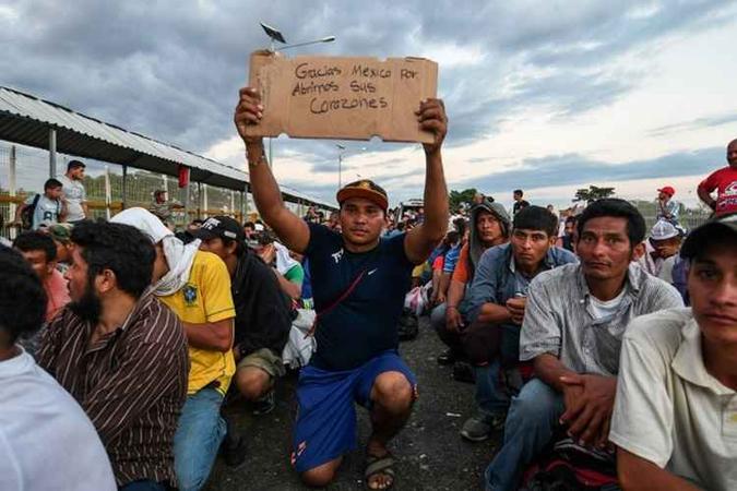1.743 centro-americanos haviam solicitado refúgio após cruzar o México(foto: AFP) 1.743 centro-americanos haviam solicitado refúgio após cruzar o México(foto: AFP)