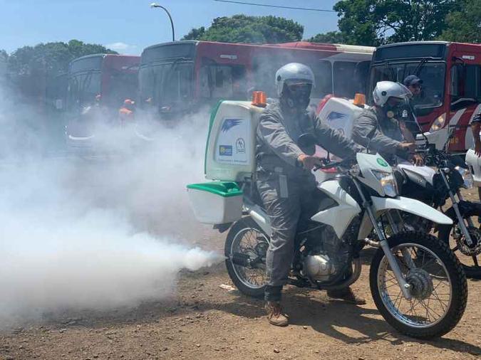 Motos e carros do governo aplicaram o Motos e carros do governo aplicaram o