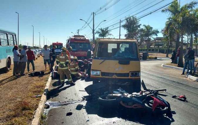O acidente no Park Way foi registrado às 8h15 na marginal da Estrada Parque Indústria e Abastecimento (Epia Sul)(foto: CBMDF/ divulgação) O acidente no Park Way foi registrado às 8h15 na marginal da Estrada Parque Indústria e Abastecimento (Epia Sul)(foto: CBMDF/ divulgação)