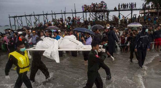 Os destroços foram encontrados por uma equipe de resgate da Marinha diante da costa de Launglon(foto: Ye Aung Thu/AFP) Os destroços foram encontrados por uma equipe de resgate da Marinha diante da costa de Launglon(foto: Ye Aung Thu/AFP)