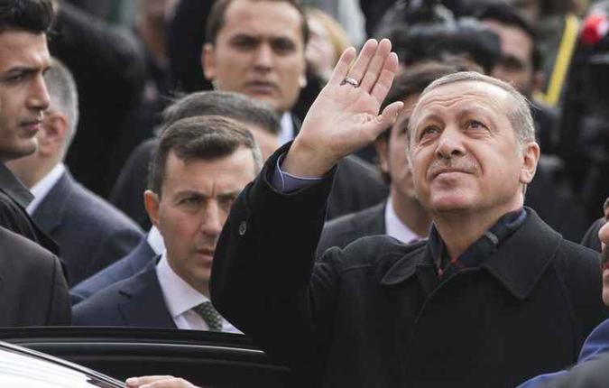Presidente da Turquia, Recep Tayyip Erdogan, disse que a Justiça turca deve julgar 18 suspeitos de origem saudida investigados pelo assassinato do jornalista Jamal Khashoggi(foto: AFP) Presidente da Turquia, Recep Tayyip Erdogan, disse que a Justiça turca deve julgar 18 suspeitos de origem saudida investigados pelo assassinato do jornalista Jamal Khashoggi(foto: AFP)