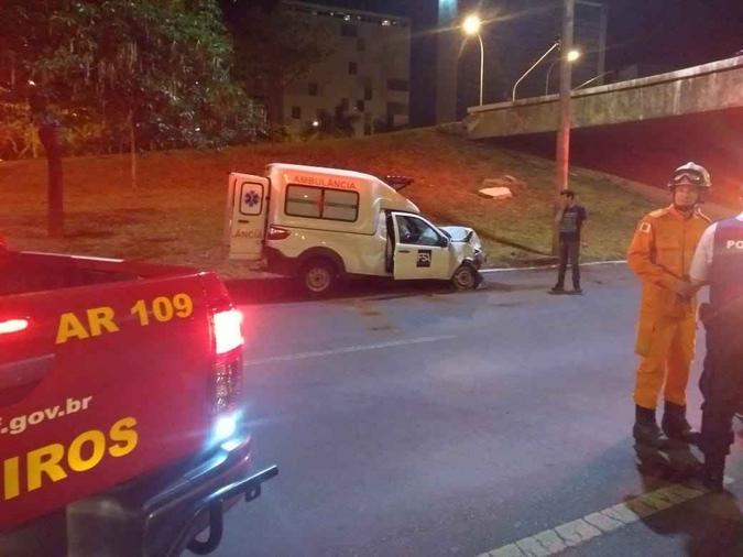 Vítimas do acidente tiveram cortes, traumas e fraturas(foto: Divulgação/CBMDF) Vítimas do acidente tiveram cortes, traumas e fraturas(foto: Divulgação/CBMDF)