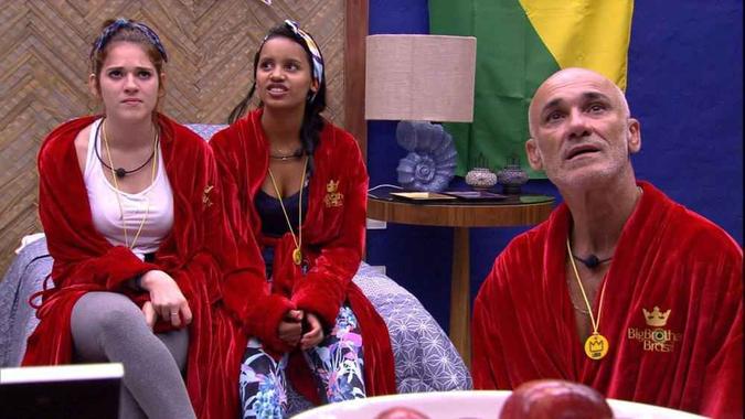 Ana Clara, Gleici e Ayrton especulam sobre a formação do oitavo paredão(foto: TV Globo/Reprodução) Ana Clara, Gleici e Ayrton especulam sobre a formação do oitavo paredão(foto: TV Globo/Reprodução)