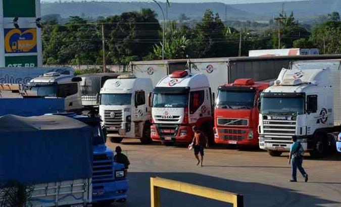 Ponto de descanso de caminhoneiros: autônomos sofrem para garantir o acesso aos direitos trabalhistas e até a financiamentos(foto: Gustavo Moreno/CB/D.A Press - 7/1/14) Ponto de descanso de caminhoneiros: autônomos sofrem para garantir o acesso aos direitos trabalhistas e até a financiamentos(foto: Gustavo Moreno/CB/D.A Press - 7/1/14)