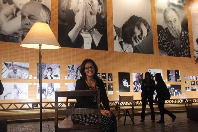 Mila Petrillo, fotógrafa responsável pela exposição que decora o Cine Brasília(foto: Bárbara Cabral/Esp. CB/D.A Press) Mila Petrillo, fotógrafa responsável pela exposição que decora o Cine Brasília(foto: Bárbara Cabral/Esp. CB/D.A Press)