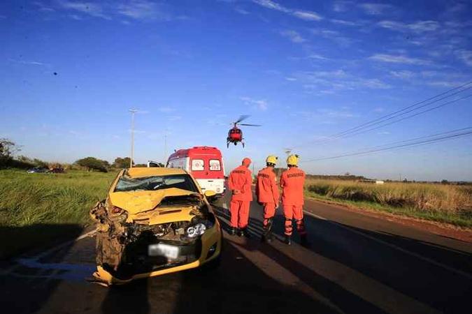 Um helicóptero do Corpo de Bombeiros resgatou a vítima(foto: Reprodução/CBMDF) Um helicóptero do Corpo de Bombeiros resgatou a vítima(foto: Reprodução/CBMDF)