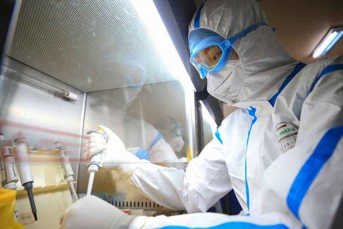 Autoridades estão alertando as pessoas que visitam locais de entretenimento noturno onde as infecções pelo coronavírus estão aumentando(foto: China OUT / AFP / STR) Autoridades estão alertando as pessoas que visitam locais de entretenimento noturno onde as infecções pelo coronavírus estão aumentando(foto: China OUT / AFP / STR)