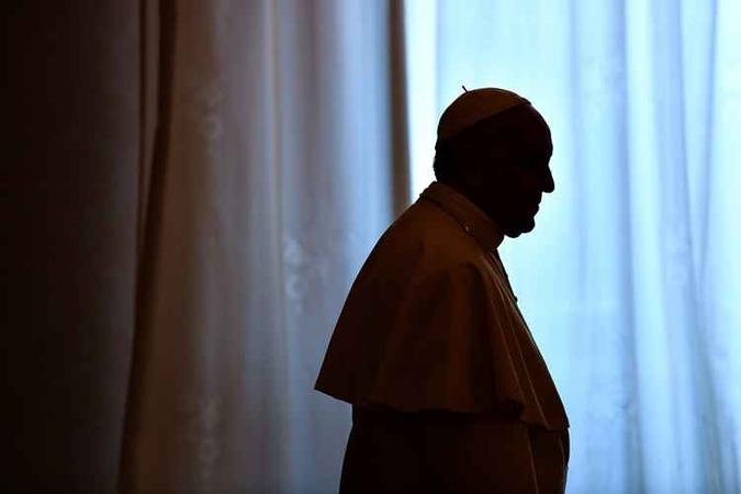 O papa Francisco adotou a linha de tolerância zero contra a pedofilia na Igreja, após uma série de escândalos que abalaram e continuam abalando seu papado.(foto: Alberto Pizzoli / AFP) O papa Francisco adotou a linha de tolerância zero contra a pedofilia na Igreja, após uma série de escândalos que abalaram e continuam abalando seu papado.(foto: Alberto Pizzoli / AFP)