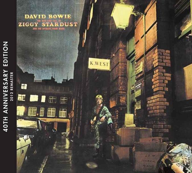 A capa do disco de David Bowie: Ziggy StarDust ganhou, inclusive, homenagens na travessa da Regent St. e Oxford St.(foto: EMI Music/ Reprodução) A capa do disco de David Bowie: Ziggy StarDust ganhou, inclusive, homenagens na travessa da Regent St. e Oxford St.(foto: EMI Music/ Reprodução)