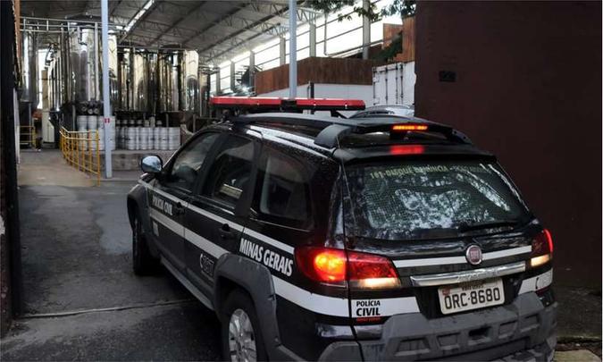 Polícia Civil esteve na sede da cervejaria Backer, na tarde desta quinta-feira, em Belo Horizonte(foto: Juarez Rodrigues/EM/D. A. Press) Polícia Civil esteve na sede da cervejaria Backer, na tarde desta quinta-feira, em Belo Horizonte(foto: Juarez Rodrigues/EM/D. A. Press)
