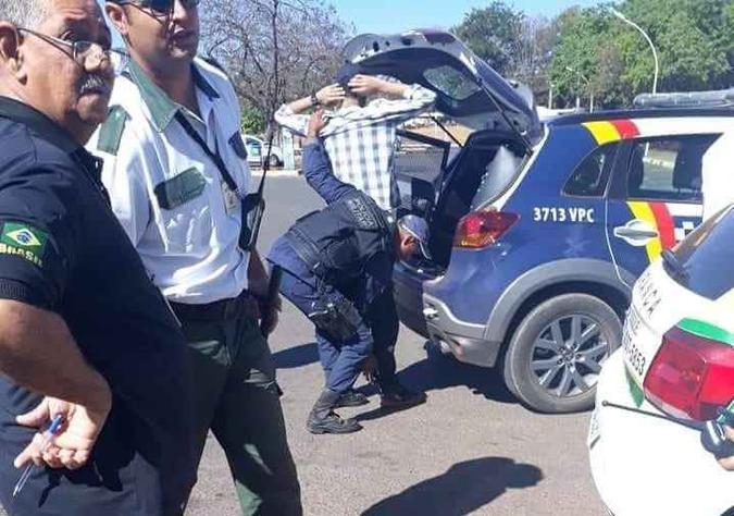 O acusado no momento em que foi detido: liberado após assinar termo circunstanciado(foto: Material Cedido ao Correio) O acusado no momento em que foi detido: liberado após assinar termo circunstanciado(foto: Material Cedido ao Correio)