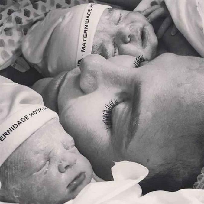 As meninas se chamam Helena e Marina, e cada uma nasceu com cerca de 3kg(foto: Instagram/Reprodução) As meninas se chamam Helena e Marina, e cada uma nasceu com cerca de 3kg(foto: Instagram/Reprodução)