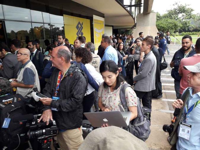 Profissionais da imprensa no CCBB antes da posse do presidente da República(foto: Minervino Junior/CB/D.A Press) Profissionais da imprensa no CCBB antes da posse do presidente da República(foto: Minervino Junior/CB/D.A Press)