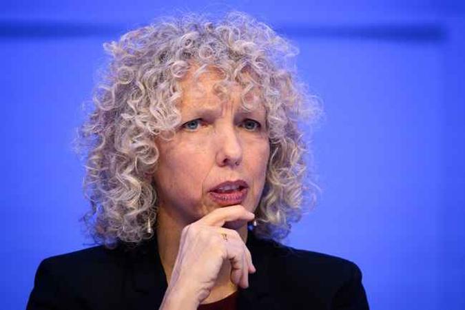 Jennifer Morgan alega que desde o acordo de Paris (sobre o clima em 2015), 24 dos grandes bancos que chegaram a Davos continuam a investir seu dinheiro na direção errada, em combustíveis fósseis.(foto: Fabrice COFFRINI / AFP) Jennifer Morgan alega que desde o acordo de Paris (sobre o clima em 2015), 24 dos grandes bancos que chegaram a Davos continuam a investir seu dinheiro na direção errada, em combustíveis fósseis.(foto: Fabrice COFFRINI / AFP)