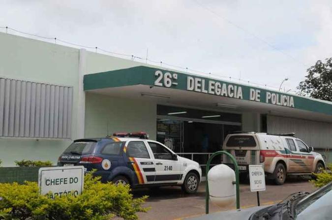 O delegado-chefe José Eduardo Galvão não descarta que a dupla tenha atuado em colégios da região, como nas quadras 410 e 412(foto: Adauto Cruz/CB/D.A Press) O delegado-chefe José Eduardo Galvão não descarta que a dupla tenha atuado em colégios da região, como nas quadras 410 e 412(foto: Adauto Cruz/CB/D.A Press)