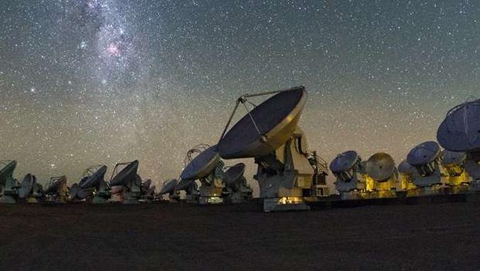 O Alma é o maio observatório astronômico do mundo: há opções de tours noturnos para conhecê-lo(foto: Alma/Divulgao) O Alma é o maio observatório astronômico do mundo: há opções de tours noturnos para conhecê-lo(foto: Alma/Divulgao)
