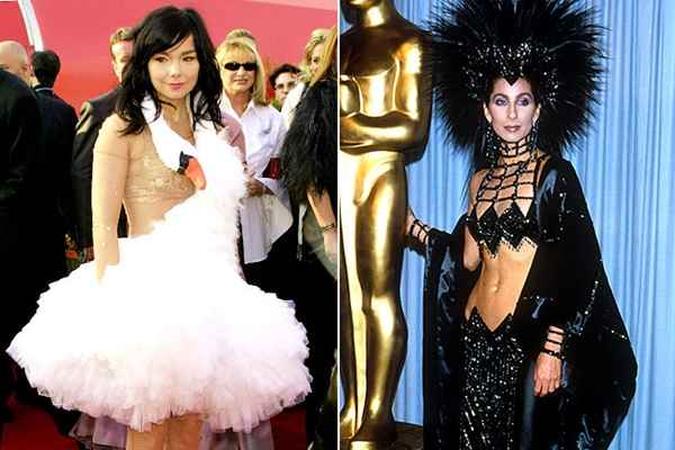 Cher e Björk foram responsáveis por alguns dos vestidos mais inusitados(foto: Reprodução/Internet) Cher e Björk foram responsáveis por alguns dos vestidos mais inusitados(foto: Reprodução/Internet)