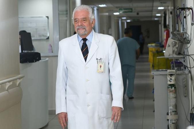Cardiologista Osório Luís de Almeida: 43 anos na equipe(foto: ED ALVES/CB/D.A Press) Cardiologista Osório Luís de Almeida: 43 anos na equipe(foto: ED ALVES/CB/D.A Press)