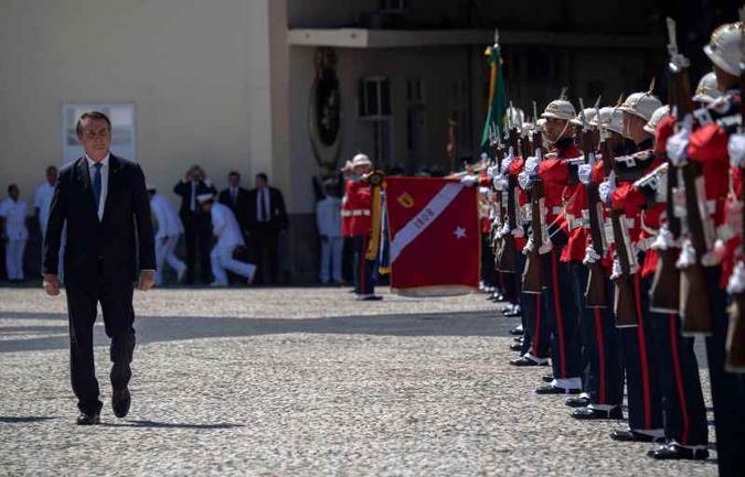 Durante aniversário do Corpo de Fuzileiros Navais, Bolsonaro finalizou o discurso dizendo que só existem democracia e liberdade quando as Forças Armadas assim o querem(foto: Mauro Pimentel/AFP ) Durante aniversário do Corpo de Fuzileiros Navais, Bolsonaro finalizou o discurso dizendo que só existem democracia e liberdade quando as Forças Armadas assim o querem(foto: Mauro Pimentel/AFP )