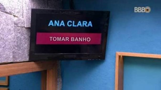 Montagem feita por internautas simula chamado da produção do 'BBB' para Ana Clara tomar banho(foto: Twitter/Reprodução ) Montagem feita por internautas simula chamado da produção do 'BBB' para Ana Clara tomar banho(foto: Twitter/Reprodução )