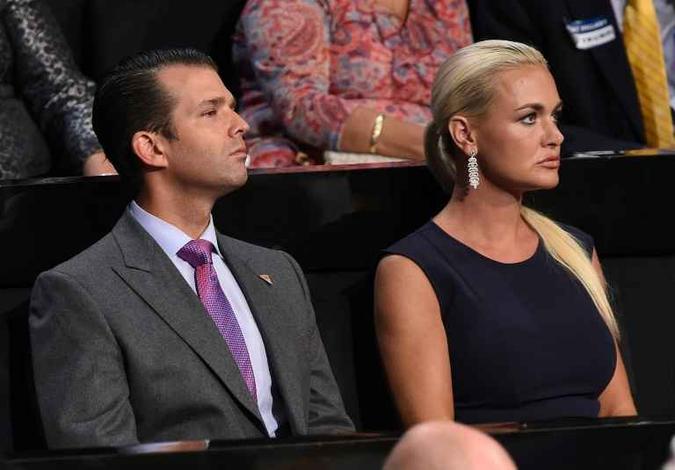 Donald Trump Jr, filho do presidente americano, com sua mulher, Vanessa(foto: Robyn Beck/ AFP ) Donald Trump Jr, filho do presidente americano, com sua mulher, Vanessa(foto: Robyn Beck/ AFP )