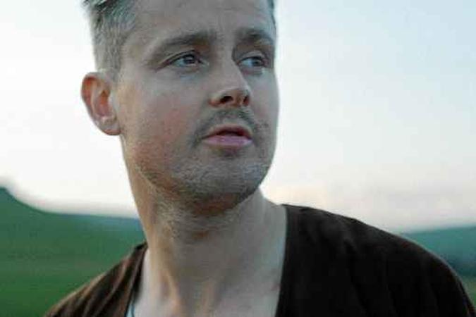 Em outubro, The wave, de Tom Chaplin, será lançado oficialmente nas plataformas digitais(foto: Universal Music/Divulgação) Em outubro, The wave, de Tom Chaplin, será lançado oficialmente nas plataformas digitais(foto: Universal Music/Divulgação)