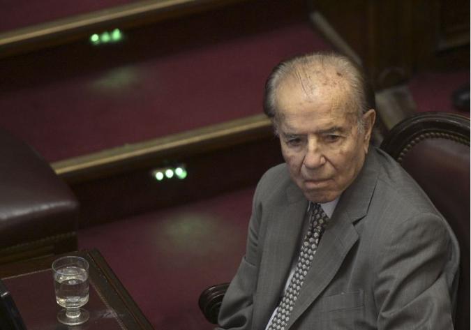 O ex-presidente da Argentina e atual senador Carlos Menem.(foto: AFP / JUAN MABROMATA) O ex-presidente da Argentina e atual senador Carlos Menem.(foto: AFP / JUAN MABROMATA)