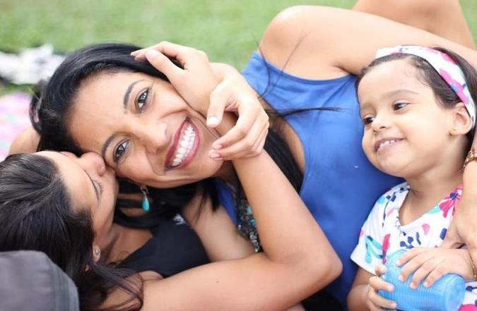 Priscila Cardoso, é fã de destinos com praias e naturezas para ir com as filhas, Gabriela e Giovana. (foto: Arquivo pessoal) Priscila Cardoso, é fã de destinos com praias e naturezas para ir com as filhas, Gabriela e Giovana. (foto: Arquivo pessoal)