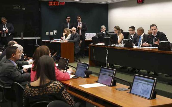 Sessão da CCJ durante a legislatura anterior: comissão é essencial para aprovação da reforma da Previdência(foto: Valter Campanato/Agencia Brasil) Sessão da CCJ durante a legislatura anterior: comissão é essencial para aprovação da reforma da Previdência(foto: Valter Campanato/Agencia Brasil)