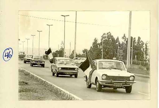 Em fevereiro de 1980, militares fotografaram comboio de árabes até a Embaixada do Egito. À época, o regime proibia quaisquer manifestações desse tipo no Distrito Federal(foto: Serviço de Inteligência da PMDF / Arquivo Público do DF) Em fevereiro de 1980, militares fotografaram comboio de árabes até a Embaixada do Egito. À época, o regime proibia quaisquer manifestações desse tipo no Distrito Federal(foto: Serviço de Inteligência da PMDF / Arquivo Público do DF)