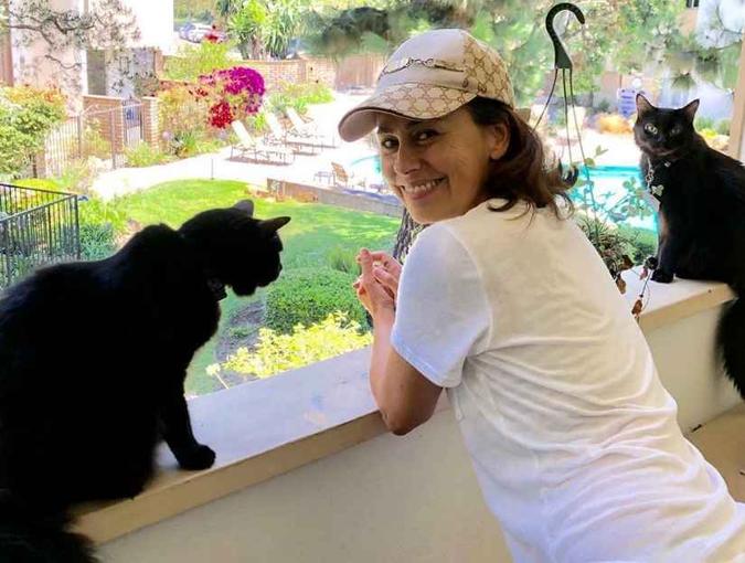 A atriz Daniela Escobar com seus gatos: problema que afetou a atriz não é causado apenas por felinos, ressaltam especialistas(foto: Daniela Escobar/Instagram/Divulgação) A atriz Daniela Escobar com seus gatos: problema que afetou a atriz não é causado apenas por felinos, ressaltam especialistas(foto: Daniela Escobar/Instagram/Divulgação)