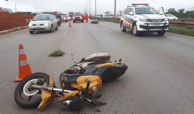 Em 9 de novembro, um motociclista perdeu a vida em um acidente na BR-070 - a via é uma das que registrou mais mortes em 2017(foto: Corpo de Bombeiros/ divulgação) Em 9 de novembro, um motociclista perdeu a vida em um acidente na BR-070 - a via é uma das que registrou mais mortes em 2017(foto: Corpo de Bombeiros/ divulgação)