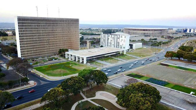 Segurança, saúde e educação reúnem a maior quantidade de servidores dispensados do Governo do Distrito Federal: 100 processos disciplinares à espera de assinatura do chefe do Buriti(foto: Breno Fortes/CB/D.A Press ) Segurança, saúde e educação reúnem a maior quantidade de servidores dispensados do Governo do Distrito Federal: 100 processos disciplinares à espera de assinatura do chefe do Buriti(foto: Breno Fortes/CB/D.A Press )