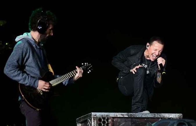 Holograma de Chester para futuras apresentações não irá acontecer(foto: AFP / Frederic J. BROWN) Holograma de Chester para futuras apresentações não irá acontecer(foto: AFP / Frederic J. BROWN)