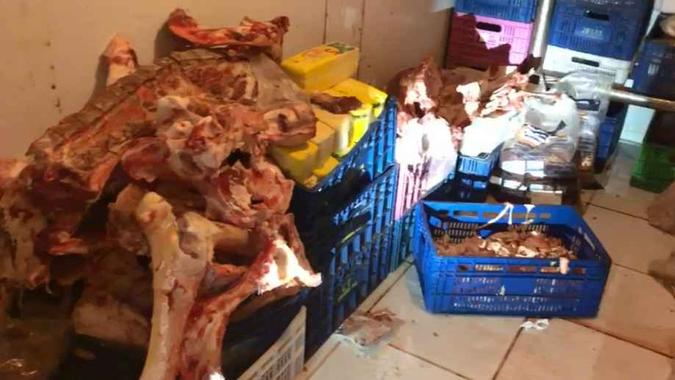 Polícia encontrou carnes em condições precárias de armazenamento(foto: Divicom) Polícia encontrou carnes em condições precárias de armazenamento(foto: Divicom)