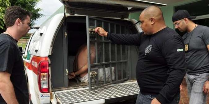 Agentes da 30° DP prenderam um suspeito após receberem um pendrive com imagens comprometedoras e criminosas(foto: Breno Fortes/CB/D.A Press) Agentes da 30° DP prenderam um suspeito após receberem um pendrive com imagens comprometedoras e criminosas(foto: Breno Fortes/CB/D.A Press)