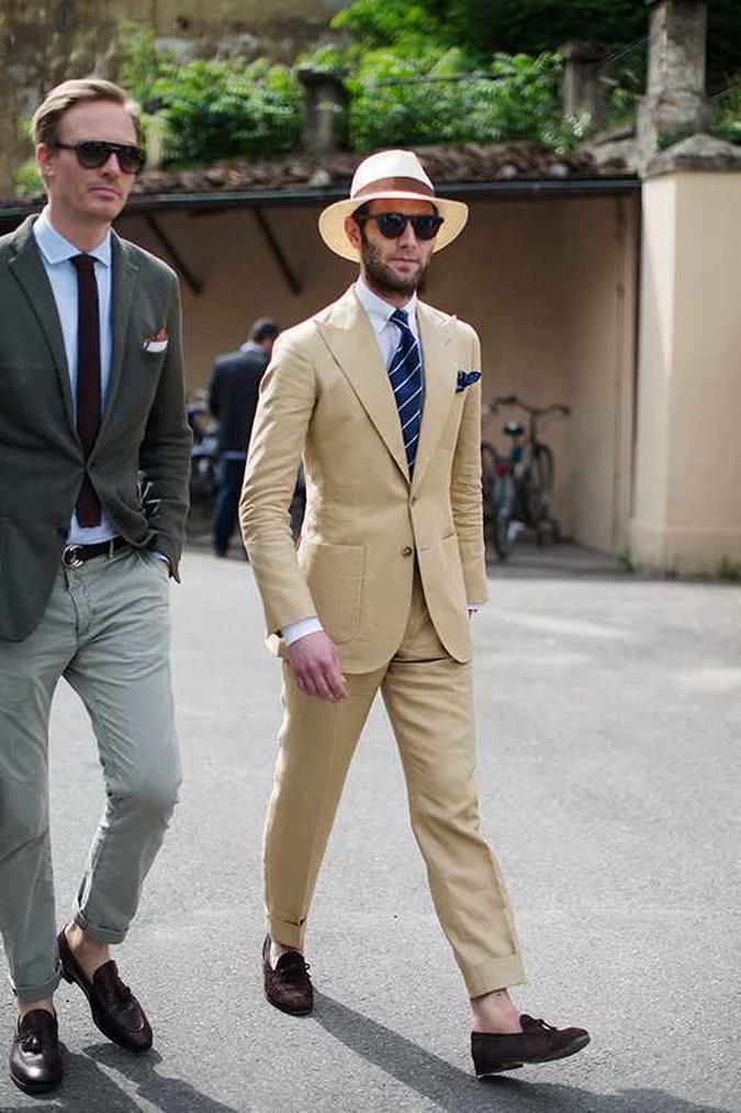 Tendência atemporal: cores claras são mais casuais e nunca deixam de ser sofisticadas(foto: The Sartorialist) Tendência atemporal: cores claras são mais casuais e nunca deixam de ser sofisticadas(foto: The Sartorialist)