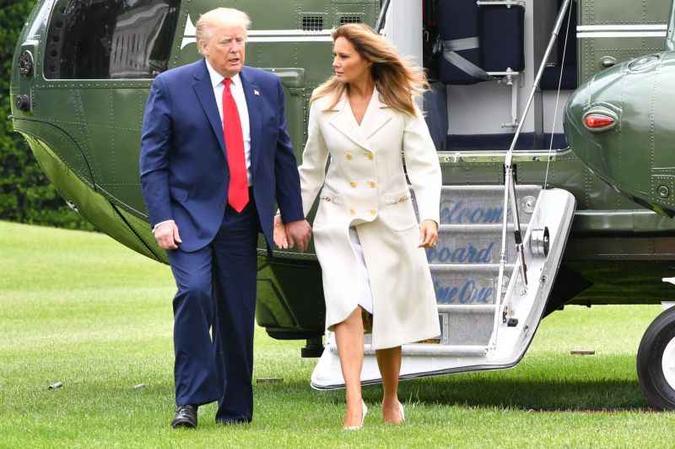 Trump e a mulher, Melania, desembarcam do helicóptero Marine One, após visita a Fort McHenry (Baltimore)(foto: AFP / Nicholas Kamm) Trump e a mulher, Melania, desembarcam do helicóptero Marine One, após visita a Fort McHenry (Baltimore)(foto: AFP / Nicholas Kamm)