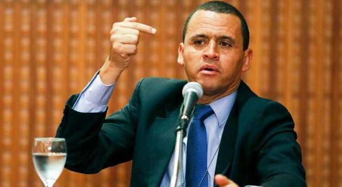 Delegado Giniton Lages durante coletiva de imprensa no Rio de Janeiro, em 12 de março de 2019, após as prisões de dois suspeitos de matar a vereadora Marielle Franco(foto: Daniel Ramalho/CB/D.A Press) Delegado Giniton Lages durante coletiva de imprensa no Rio de Janeiro, em 12 de março de 2019, após as prisões de dois suspeitos de matar a vereadora Marielle Franco(foto: Daniel Ramalho/CB/D.A Press)