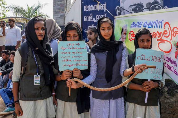 Cerca de 50 mil pessoas são mortas por cobras todo ano na Índia(foto: STR / AFP) Cerca de 50 mil pessoas são mortas por cobras todo ano na Índia(foto: STR / AFP)