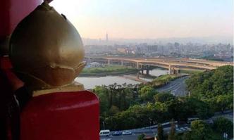 A localização é um dos pontos fortes do hotel. Está localizado no alto de um monte, de onde se vê o rio Keelung e a cidade de Taipei(foto: Leonardo Meireles/CB/D.A Press) A localização é um dos pontos fortes do hotel. Está localizado no alto de um monte, de onde se vê o rio Keelung e a cidade de Taipei(foto: Leonardo Meireles/CB/D.A Press)