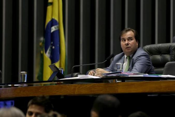 O presidente da Câmara, Rodrigo Maia, diz que a Casa pode analisar em fevereiro de 2018 novo projeto contra tráfico de armas e drogas(foto: Wilson Dias/Agência Brasil) O presidente da Câmara, Rodrigo Maia, diz que a Casa pode analisar em fevereiro de 2018 novo projeto contra tráfico de armas e drogas(foto: Wilson Dias/Agência Brasil)