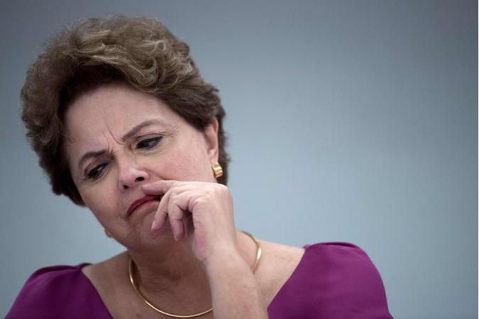 O inquérito contra Dilma foi instaurado a partir das investigações sobre a compra da Refinaria de Pasadena, nos EUA, em 2006. (foto: Mauro Pimentel/AFP) O inquérito contra Dilma foi instaurado a partir das investigações sobre a compra da Refinaria de Pasadena, nos EUA, em 2006. (foto: Mauro Pimentel/AFP)