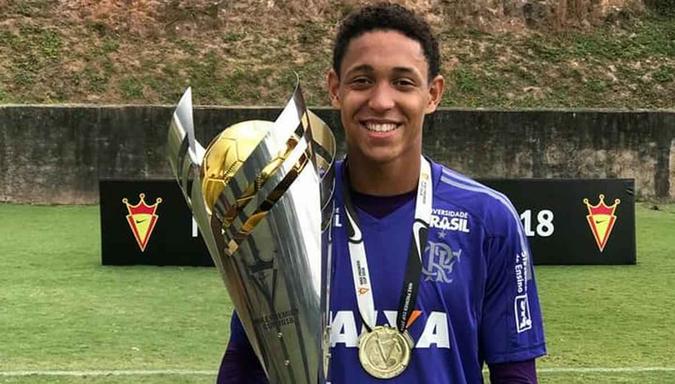 A primeira vítima identificada após o incêndio no CT foi o goleiro Christian Esmerio Candido, de 15 anos, que era considerado uma das grandes promessas do clube, tendo sido convocado algumas vezes para a seleção brasileira de baseReprodução/Redes sociais A primeira vítima identificada após o incêndio no CT foi o goleiro Christian Esmerio Candido, de 15 anos, que era considerado uma das grandes promessas do clube, tendo sido convocado algumas vezes para a seleção brasileira de baseReprodução/Redes sociais
