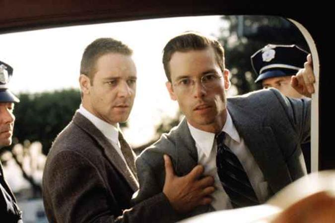 Kevin Spacey e Guy Pearce formavam uma dupla de detetives em Los Angeles: Cidade proibida(foto: Reprodução/Internet) Kevin Spacey e Guy Pearce formavam uma dupla de detetives em Los Angeles: Cidade proibida(foto: Reprodução/Internet)