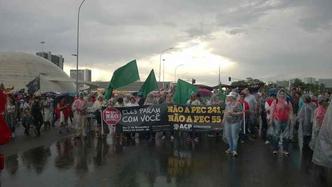 Às 16h, começou protesto contra a PEC 55, que limita os gastos públicos durante 20 anos(foto: Fernando Caixeta/Esp. CB/D.A. Press) Às 16h, começou protesto contra a PEC 55, que limita os gastos públicos durante 20 anos(foto: Fernando Caixeta/Esp. CB/D.A. Press)