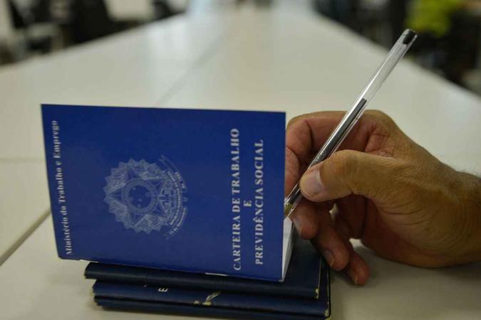 Segundo levantamento do IBGE, o Brasil possui 12,9 milhões de pessoas desempregadas(foto: Marcello Casal Jr/Agência Brasil) Segundo levantamento do IBGE, o Brasil possui 12,9 milhões de pessoas desempregadas(foto: Marcello Casal Jr/Agência Brasil)