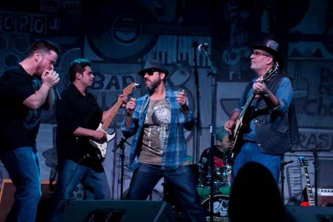 Cachorro Cego: clássicos do blues e do rock num palco valorizado(foto: André Calvino/Divulgação) Cachorro Cego: clássicos do blues e do rock num palco valorizado(foto: André Calvino/Divulgação)